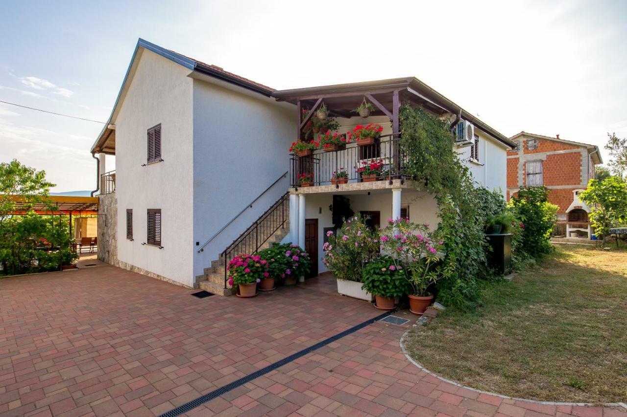 Apartmani Strott Pinezici  Exterior photo