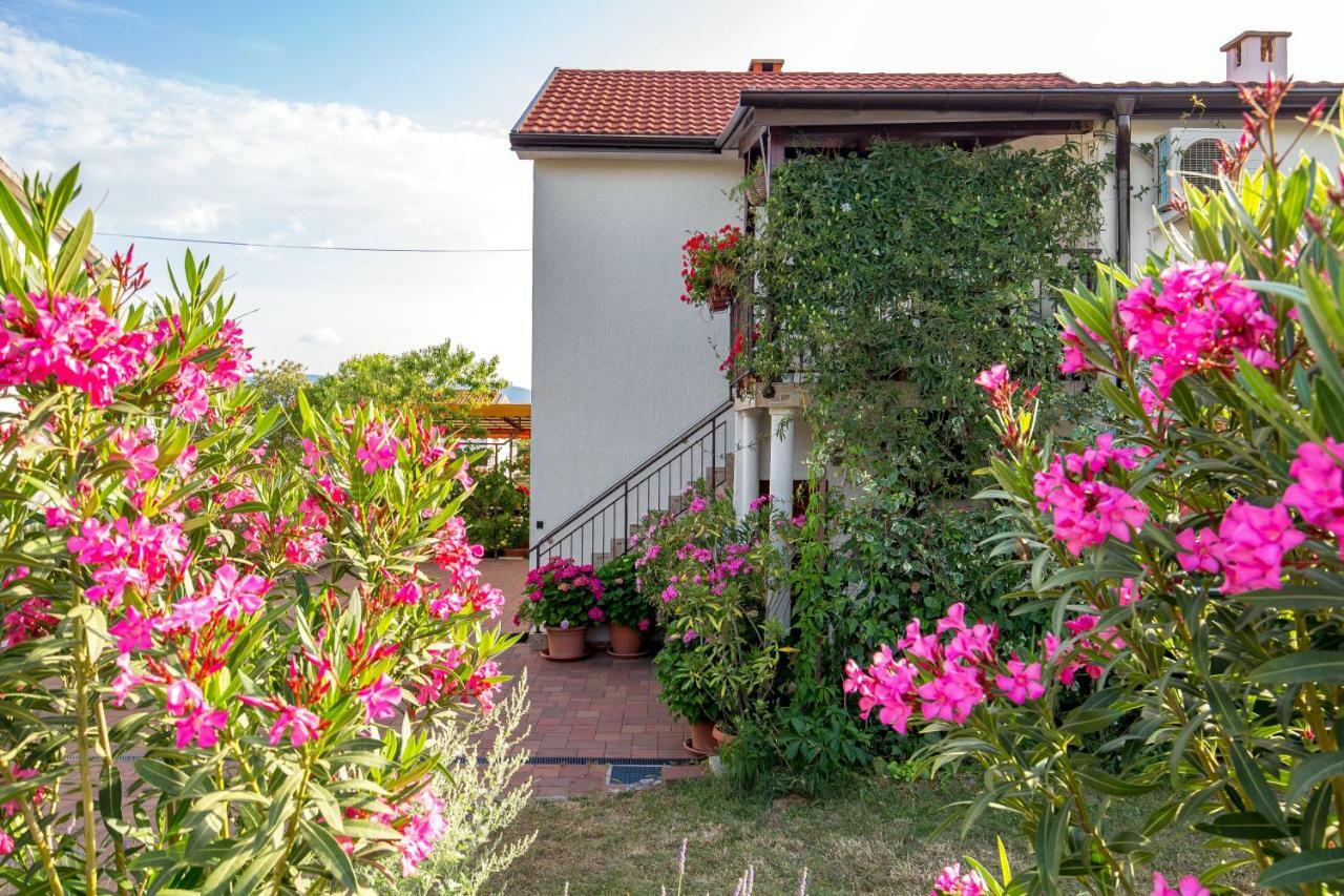 Apartmani Strott Pinezici  Exterior photo